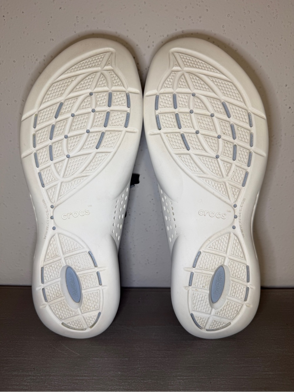 B21 Crocs Literide 360 Pacer Blue Mens Size 9M Lace Up Lightweight Sneakers - Picture 9 of 11